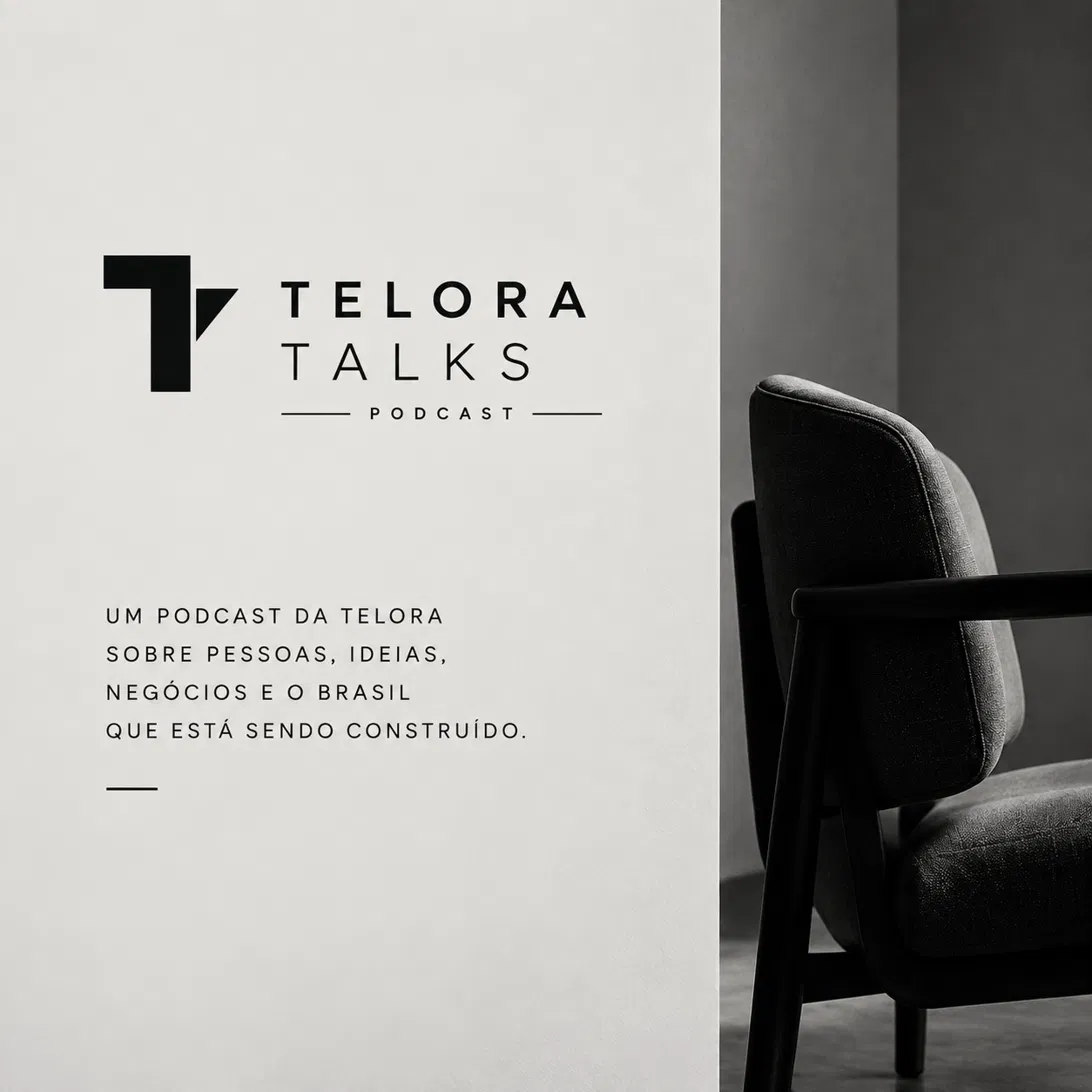 Poltrona do estúdio Telora Talks em luz lateral